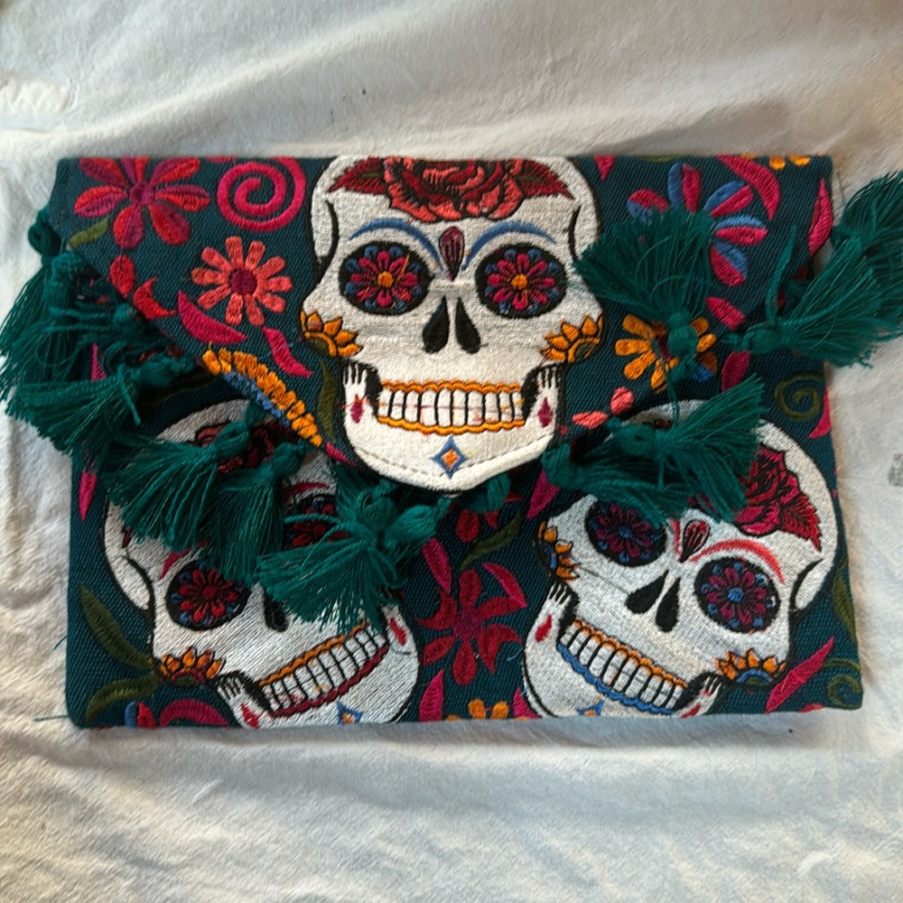 Skull Clutch